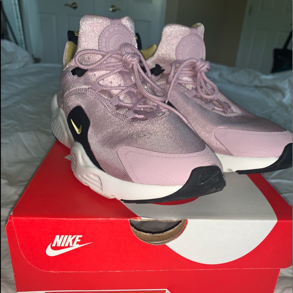 Women’s- Nike Air Huarache City move sneakers